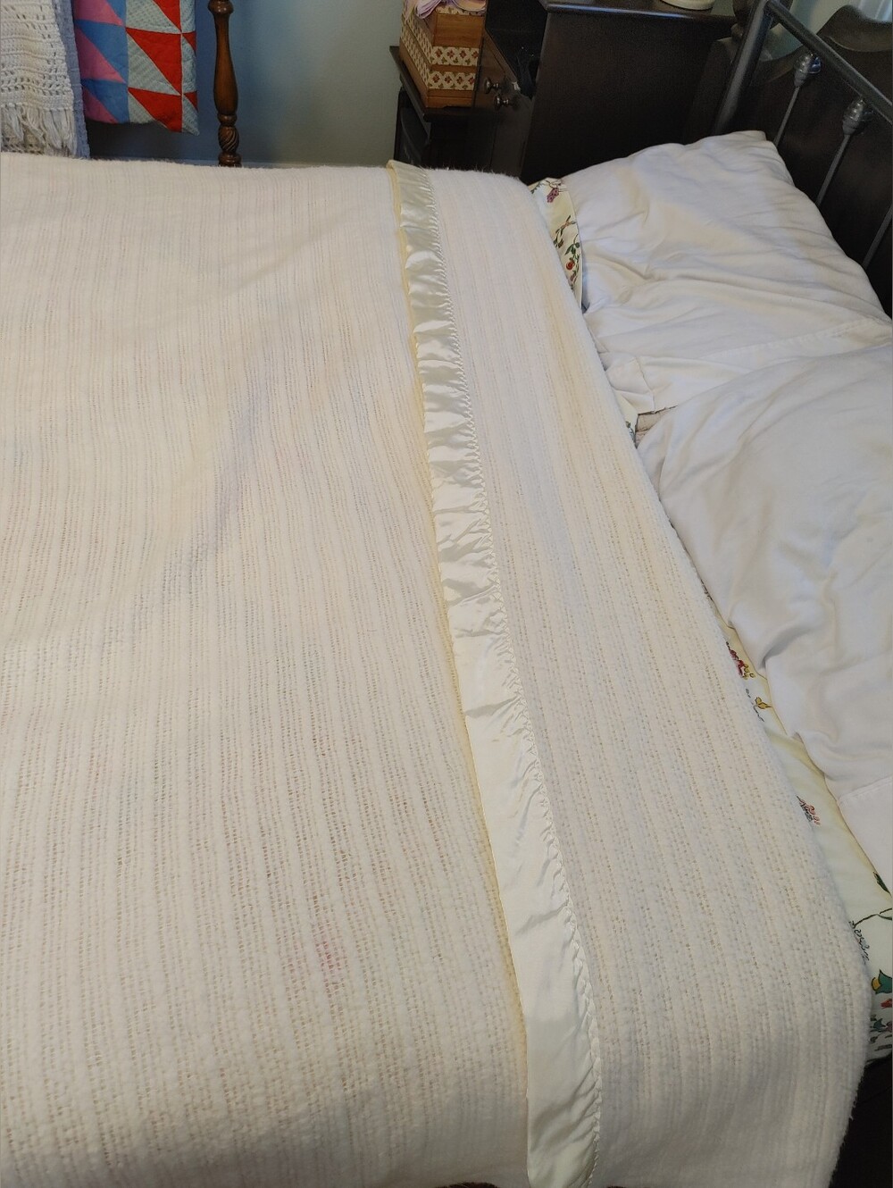 Vintage 1970s Acrylic Queen Size Blanket With Satin Trim. Cream Colored